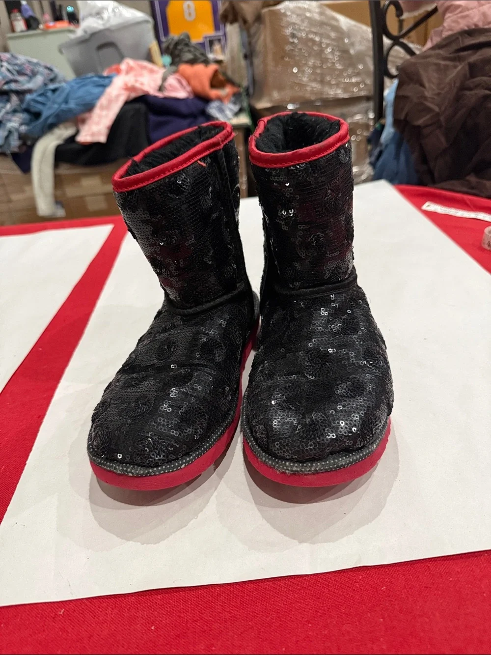UGG sparkling black